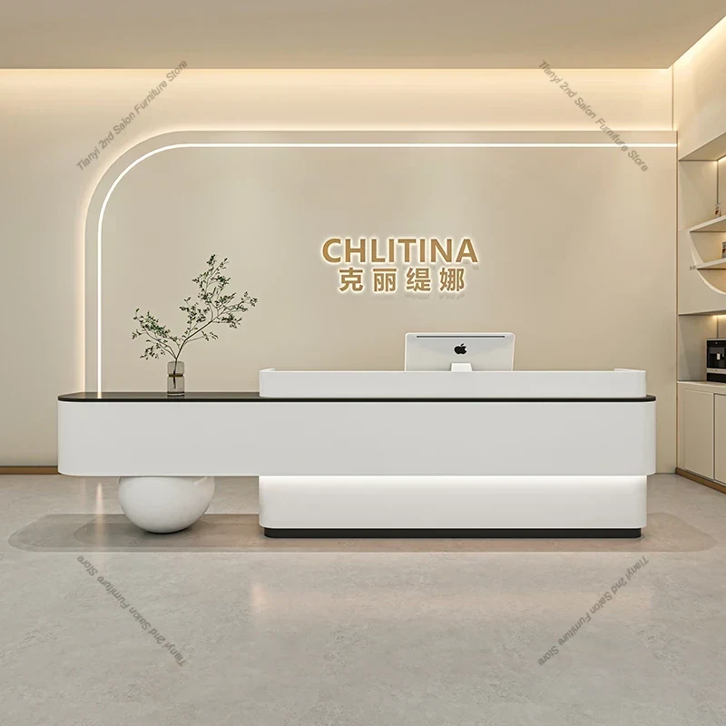 Office Furniture Store - サロン、バー、企業、ホテル、店舗、レジなどにある、カスタムペイントされたテーブルを備えたモダンでシンプルな受付デスク